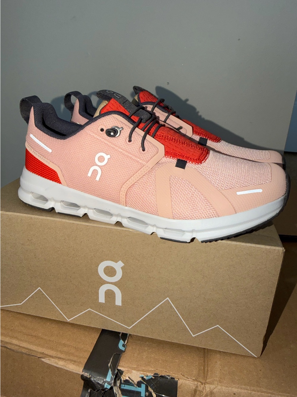 Oncloud CloudSky shoes 5Y rose/red